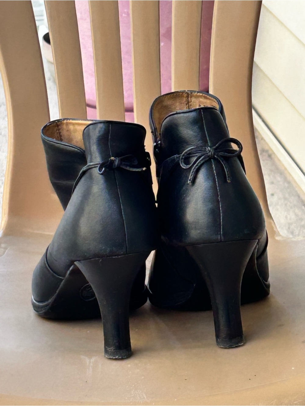 Sofft Black Leather Ankle Heeled Boots with Back Bow